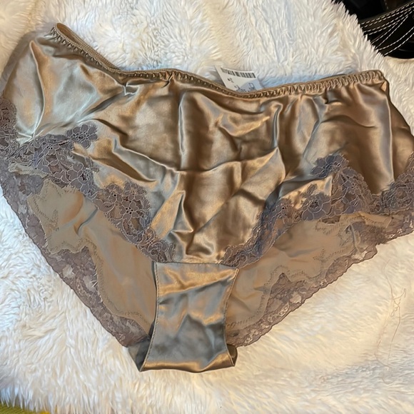 Vintage NWT Leigh Bantivoglio Silk Pantie size Small - Picture 1 of 4